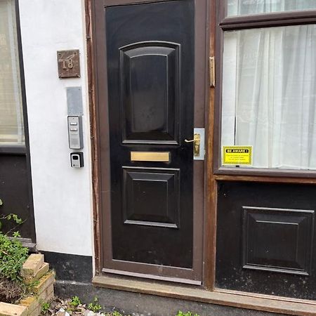 Studio Flat In The Heart Of Golders Green 런던 외부 사진